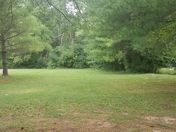 2nd image of 909-911 Parkwood Ct