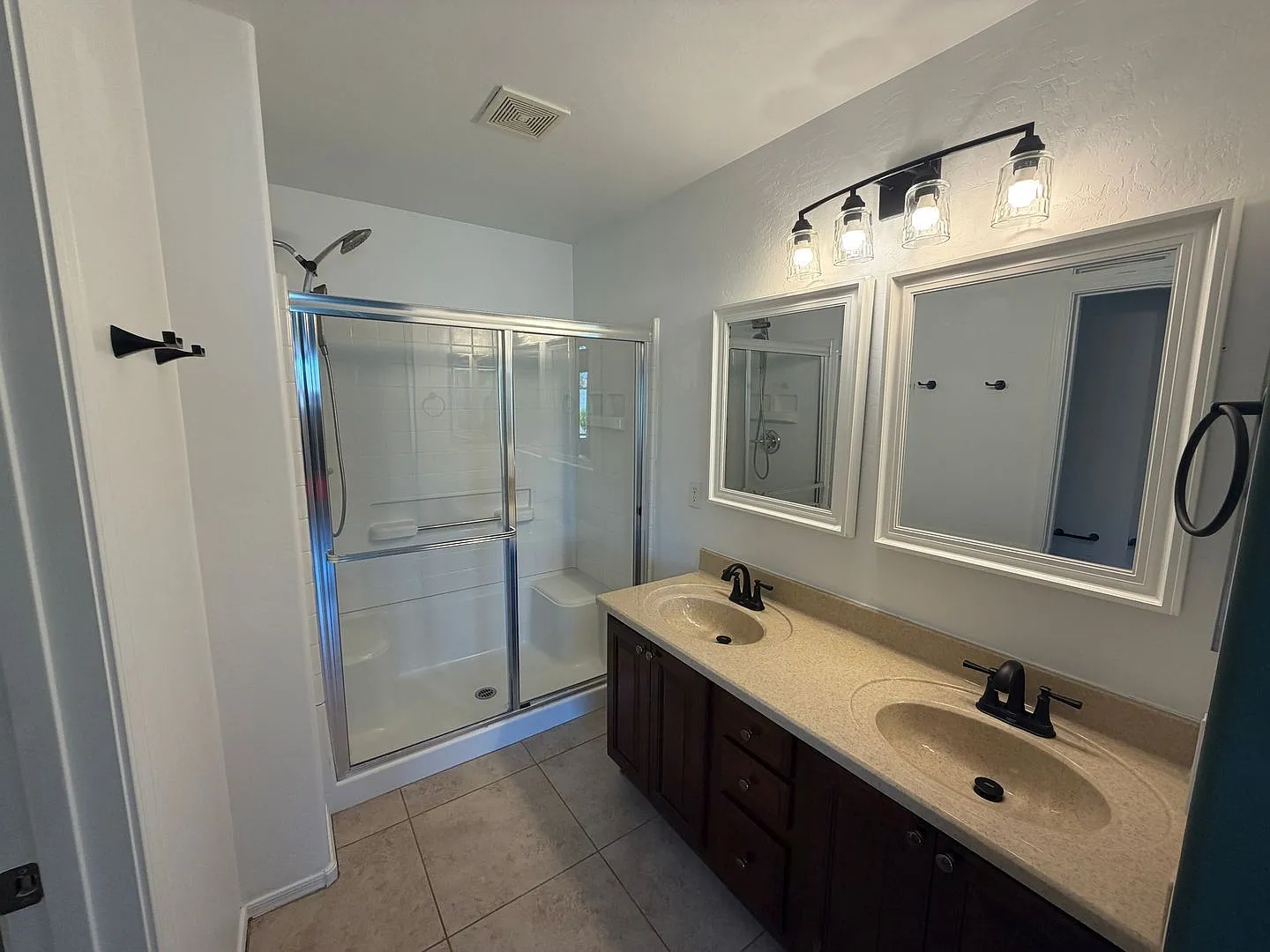 3 bed, 2.0 bath, 1378 sqft, $1,995 — Photo 2