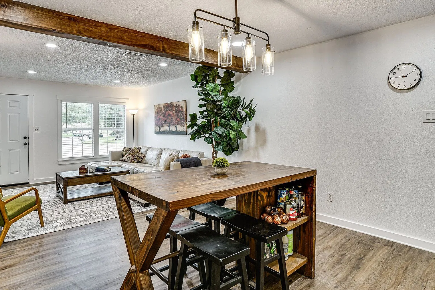 3 bed, 2.0 bath, 1237 sqft, $3,340 — Photo 4