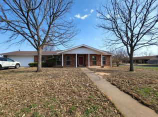 1401 N Orange St, Fredericksburg, TX 78624