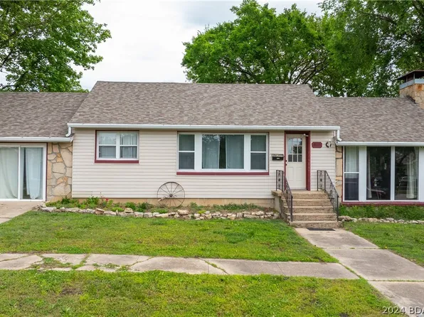 305 W Newton St, Eldon, MO 65026