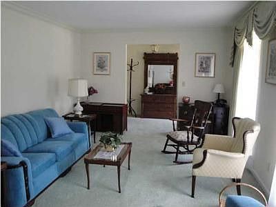 3rd image of 624 N Valley Dr