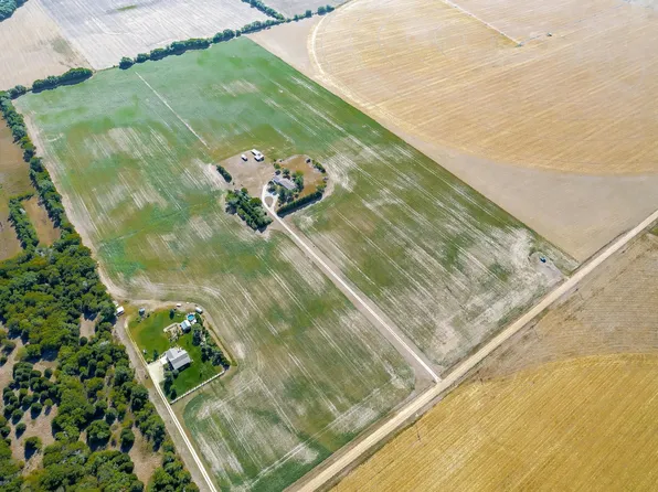 832 N Essex Heights Rd, Halstead, KS 67056