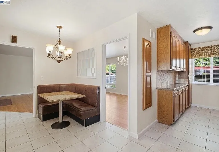930 Castle St — Photo 14