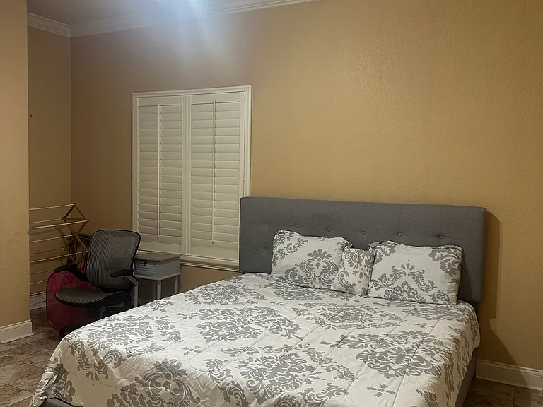 949-827 Longwood Markham Rd — Photo 3