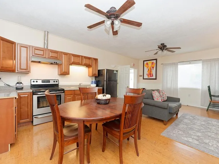 131 Main St #4 — Photo 4
