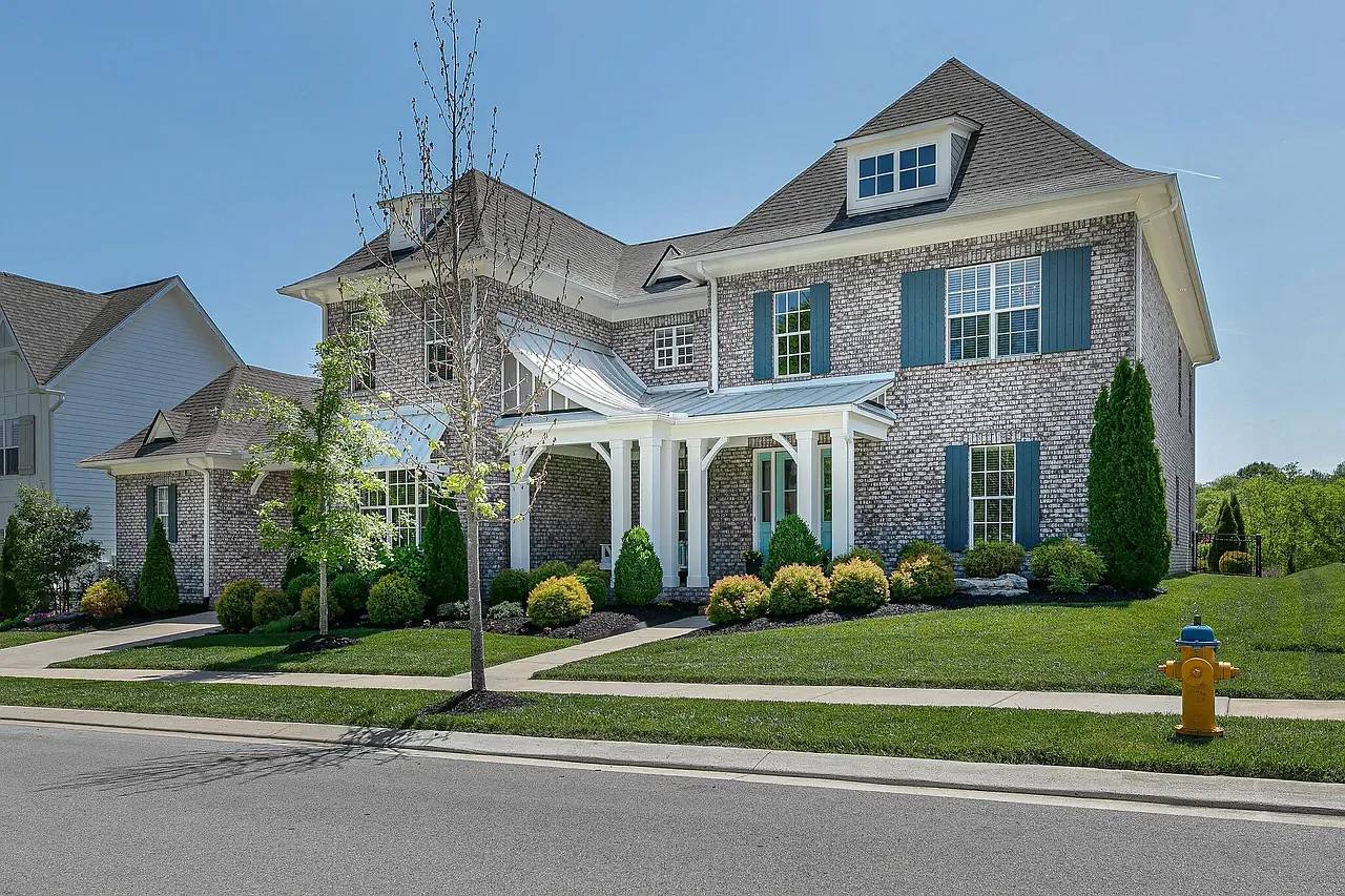 6 bed, 4343 sqft, $7,000 — Photo 1