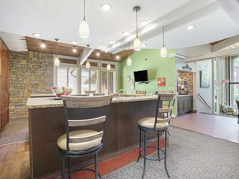 Kenilworth Apartments — Photo 68
