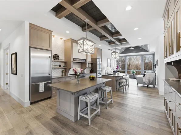 9810 Sky Ln, Eden Prairie, MN 55347