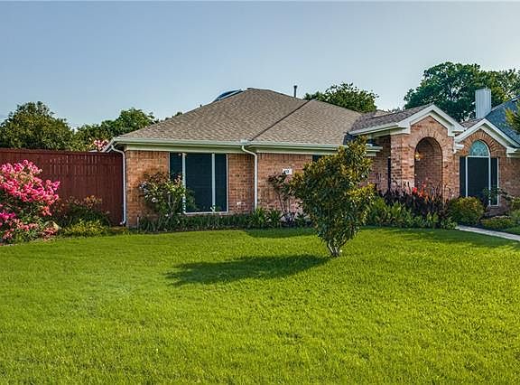2nd image of 13 Heritage Woods Pl