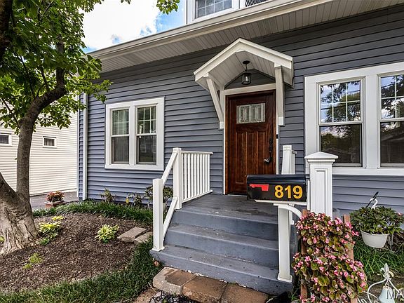 5th image of 819 E Essex Ave
