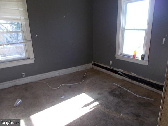 5th image of 422 Linden Ave