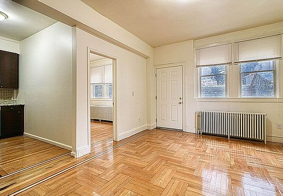 3rd image of 3641 Irwin Ave Floor 1