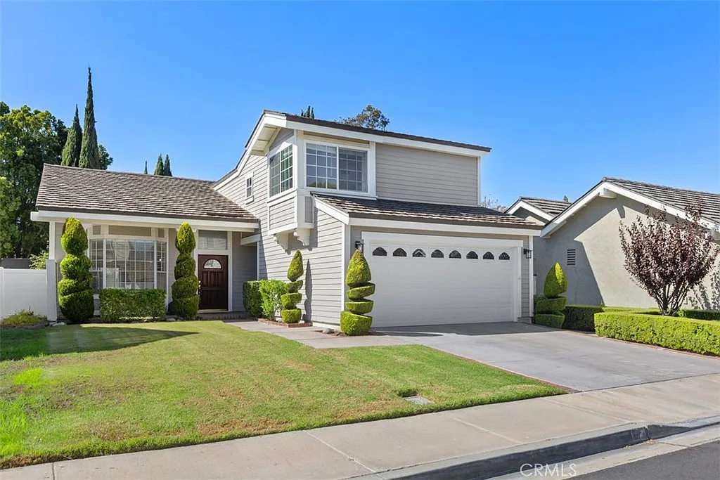 4 bed, 2.5 bath, 2248 sqft, $6,300 — Photo 1