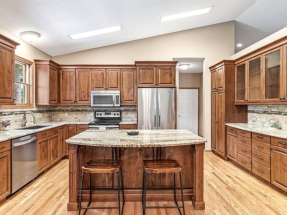 3rd image of 2591 290th St E