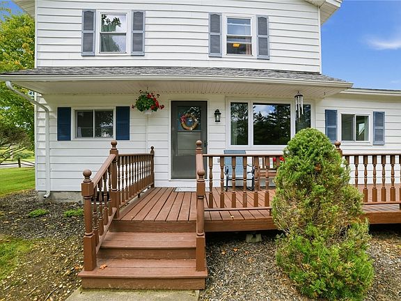 4th image of 102 Eaton St