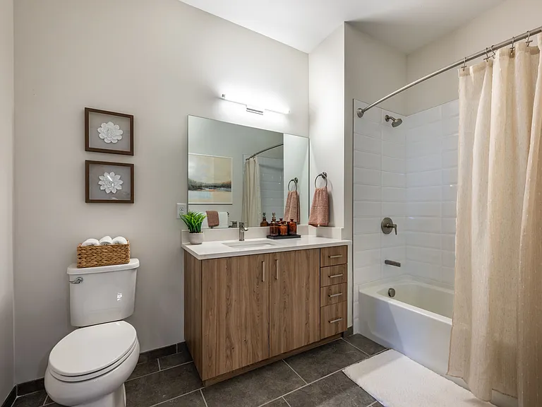 Full Bathroom