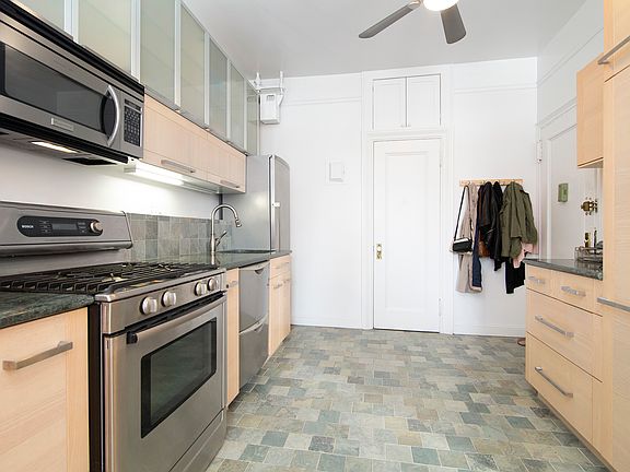 3rd image of 504 Cathedral Pkwy #8F