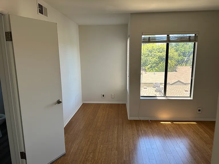 609 S El Molino Ave — Photo 9