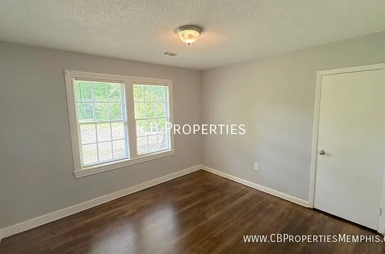 895 Mosby Rd — Photo 4