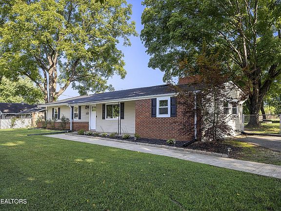 3rd image of 4213 Roaming Dr NW