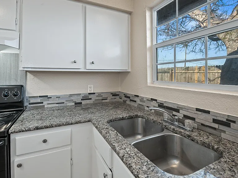 410 Old Thorndale Rd #D — Photo 9