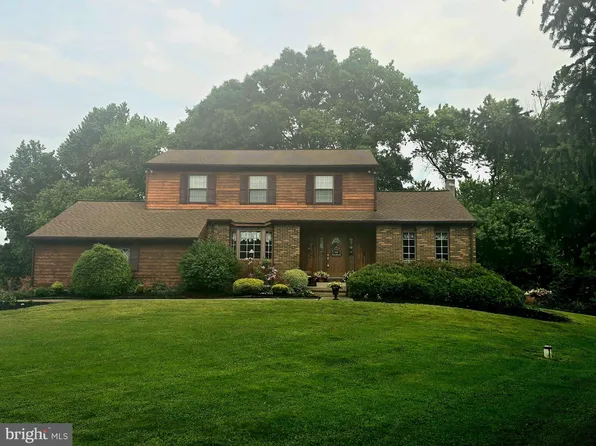 11 Wayne Dr E, Columbus, NJ 08022