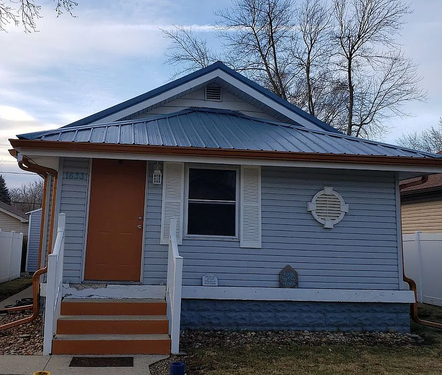 1633 Comer Ave photo 1