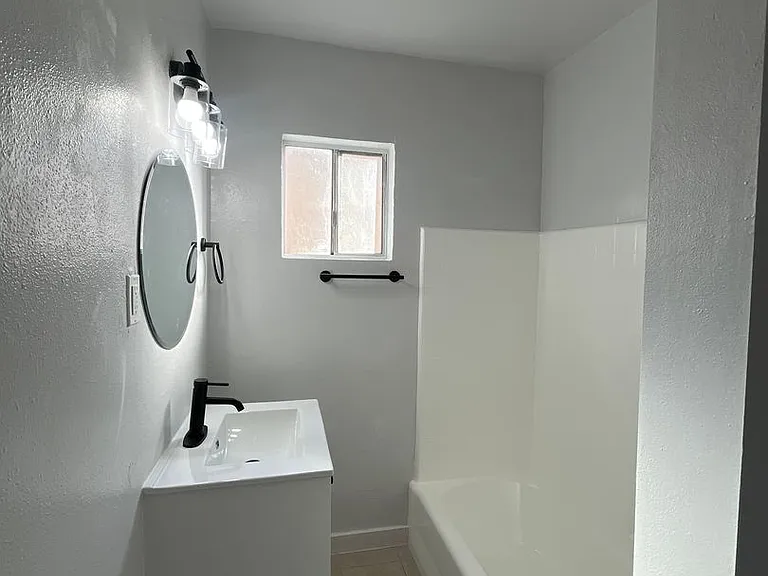 2622 S Manhattan Pl — Photo 10