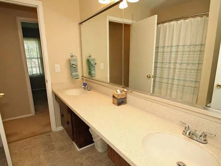 157 Woodbury Rd — Photo 15