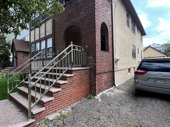 2nd image of 60 Floyd St Floor 2