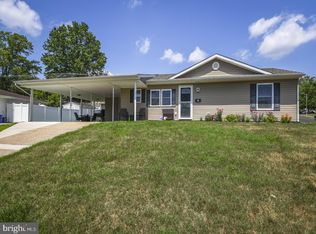 67 Thornridge Dr, Levittown, PA 19054