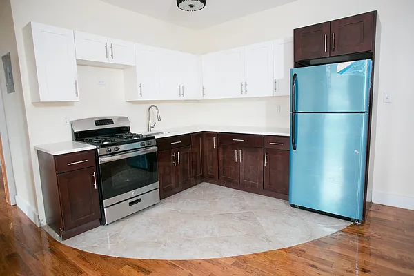 Rented by The Syper Group | media 9