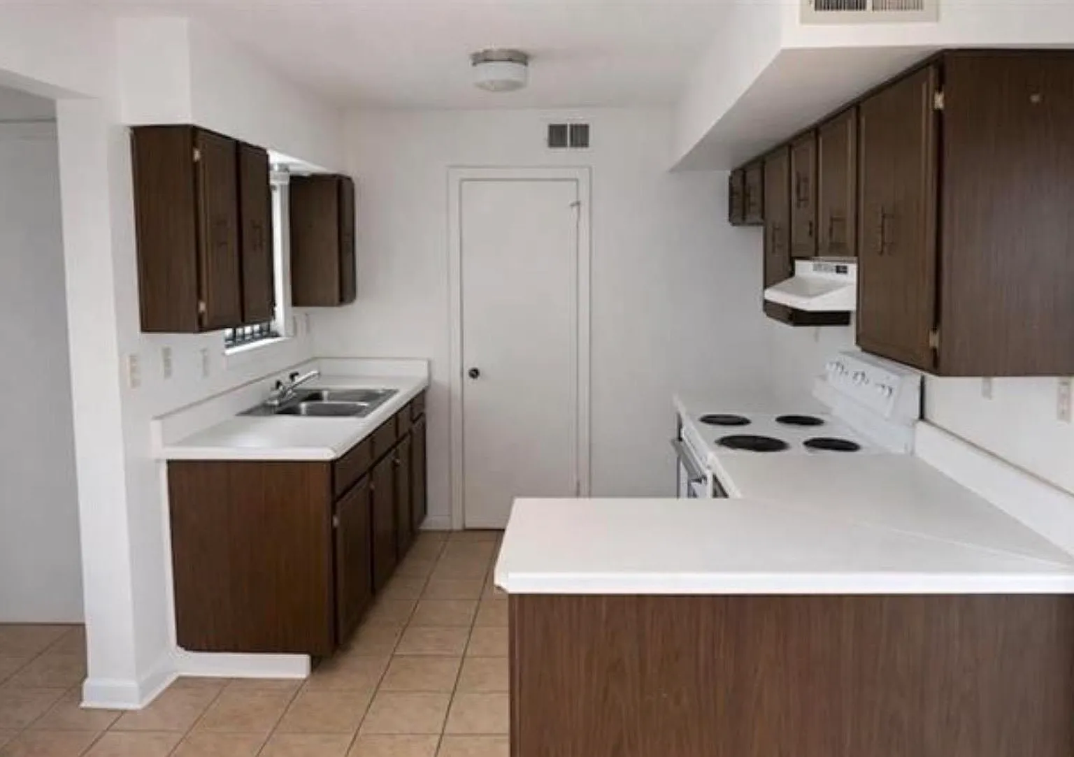 2 bed, 1.5 bath, $1,100 — Photo 3