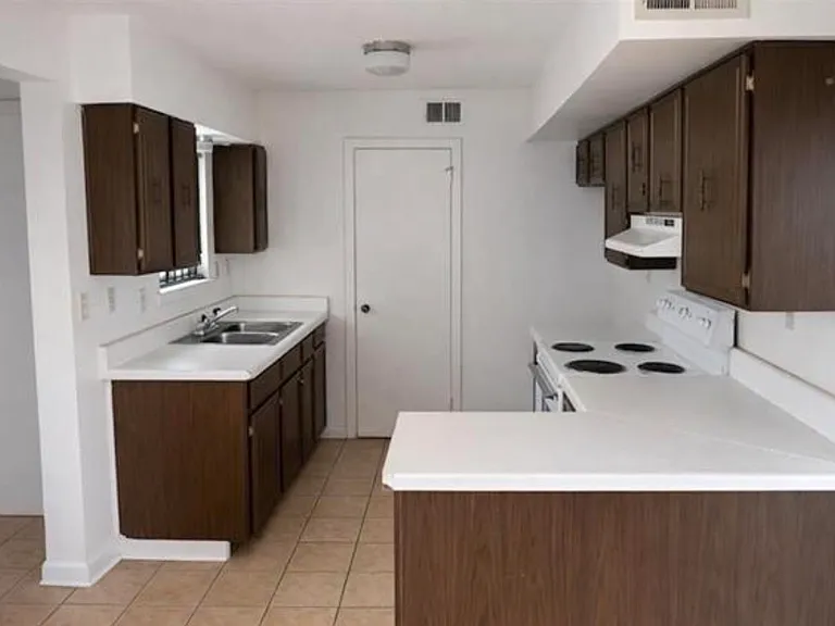 4701 Queens Lace Ct — Photo 3