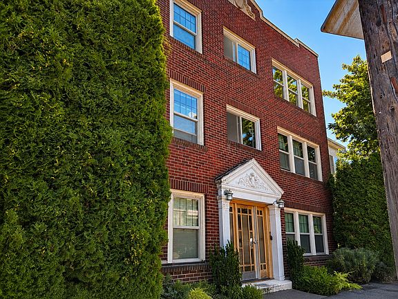 2nd image of 6522 Phinney Ave N APT 301