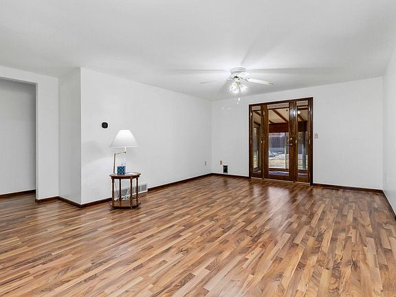 4th image of 1407 Willow Dr
