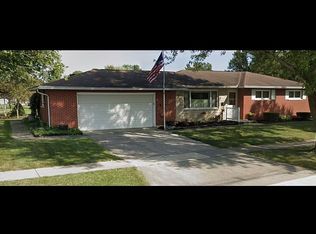 210 Stinebaugh Dr, Wapakoneta, OH 45895