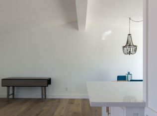 271 Camellia Ln, Costa Mesa, CA 92627