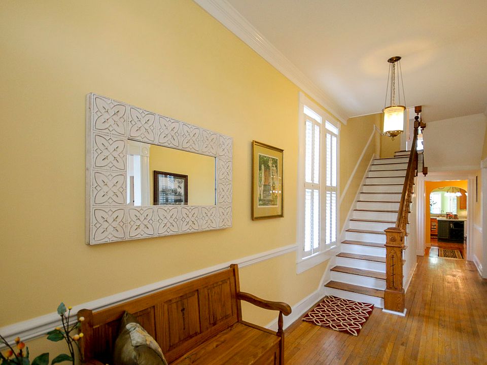 1st image of 136 Caroline St