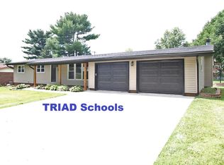 76 W Lake Dr, Troy, IL