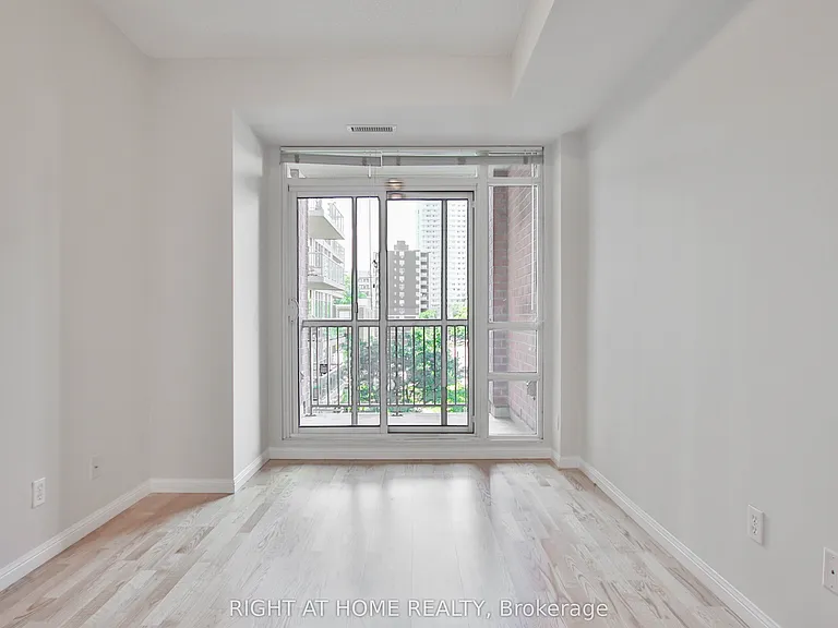 900 Mount Pleasant Rd #411 — Photo 11