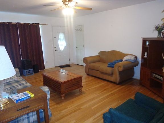 2nd image of 119 Hillcrest Dr
