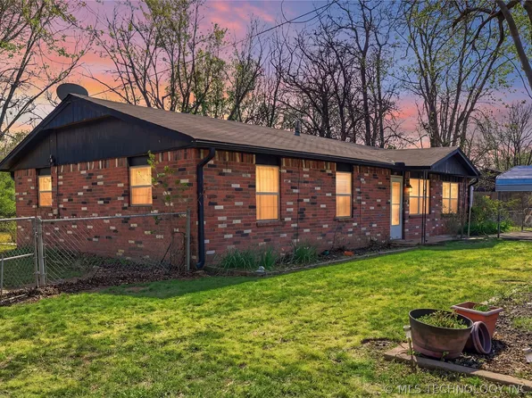 403 SW 2nd St, Wagoner, OK 74467