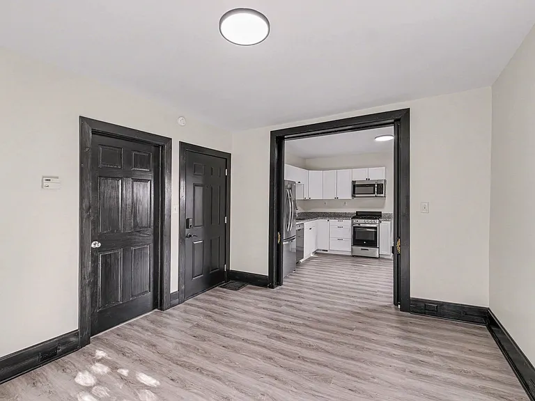 335 Crescent St NE #2 — Photo 6