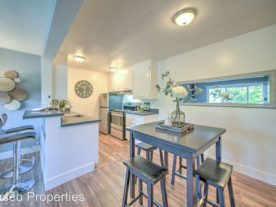 1st image of 10 Shelley Dr APT 3