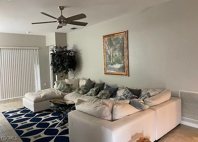 3 bed, 2.0 bath, 1727 sqft, $7,500 — Photo 4