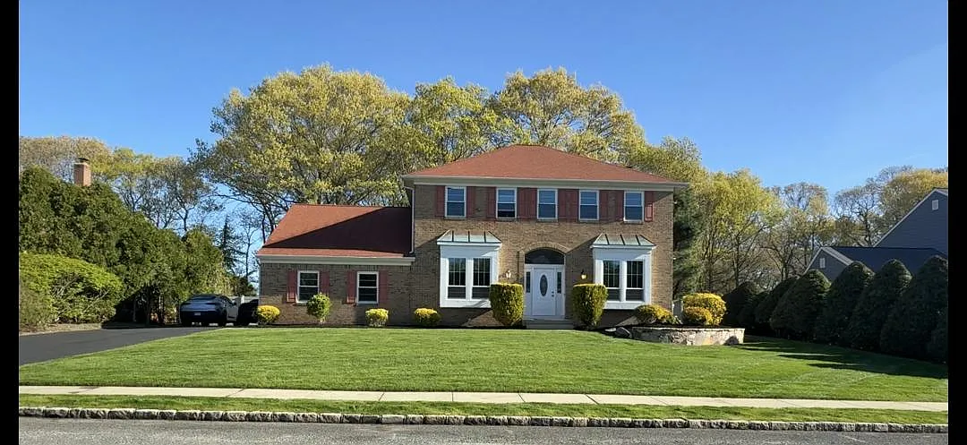 4 bed, 2.5 bath, 2400 sqft, $5,800 — Photo 1