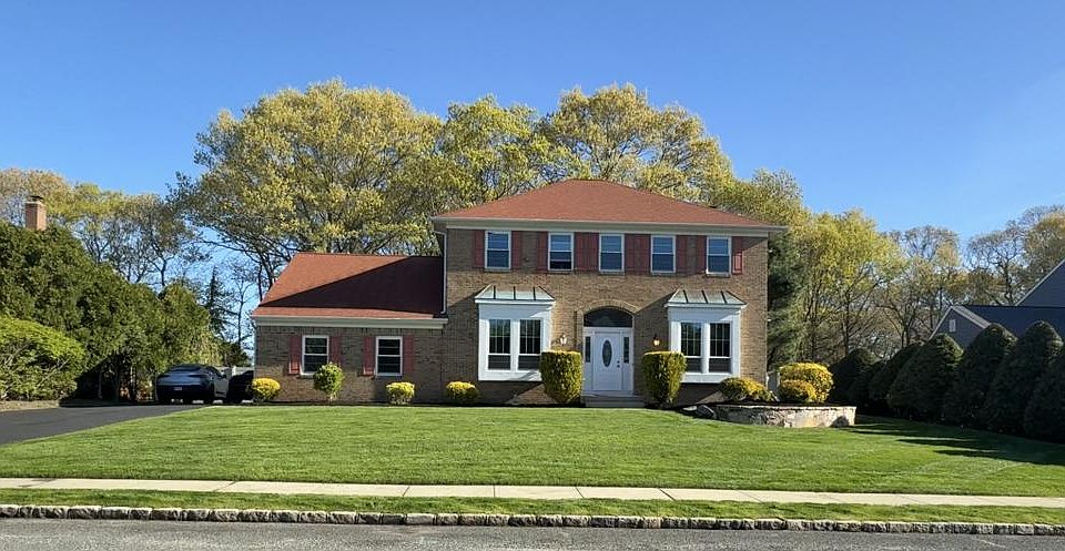 1st image of 7 Timber Ridge Dr