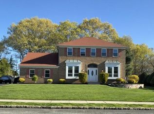 7 Timber Ridge Dr, Hauppauge, NY 11788